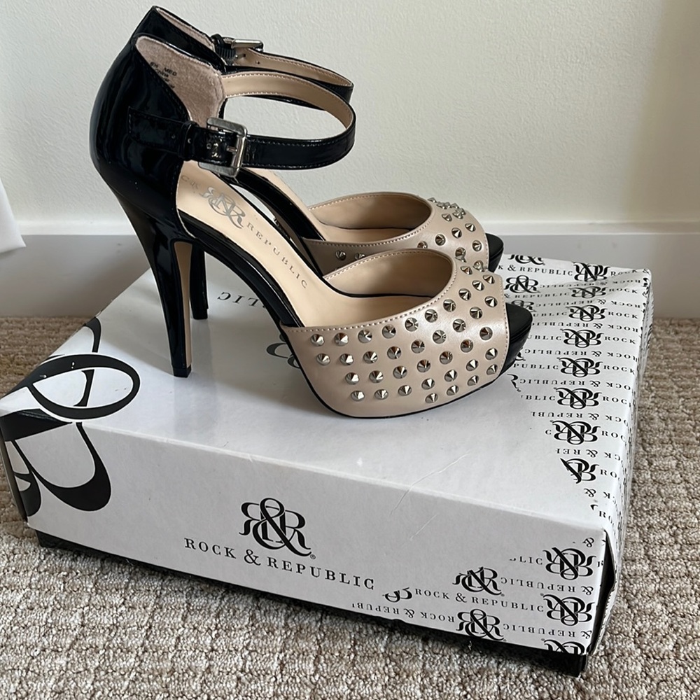 Rock & Republic Kurt Tan and Black Studded Platform Heels